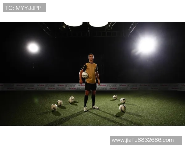 足球明星的场内竞技与场外生活全景揭秘与背后故事分享