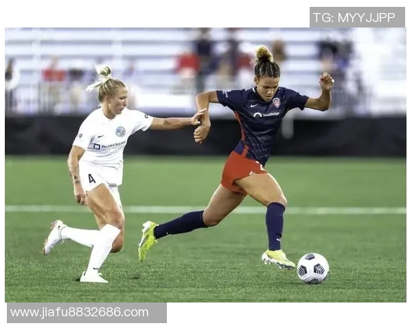 当她们在绿茵场上闪耀足球女星的梦想与奋斗之路