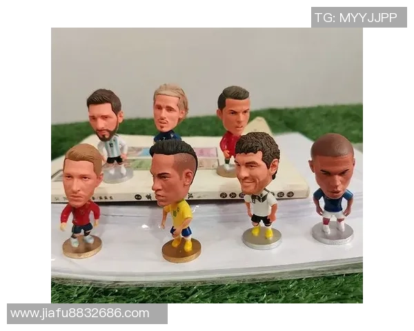 可动足球明星手办带你体验真实赛场魅力与激情的完美结合